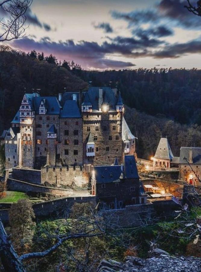 Attraktive Wohnung-Elztalidyll-Zwischen Mosel,Nuerburgring Und Burg Eltz Kollig Exterior photo